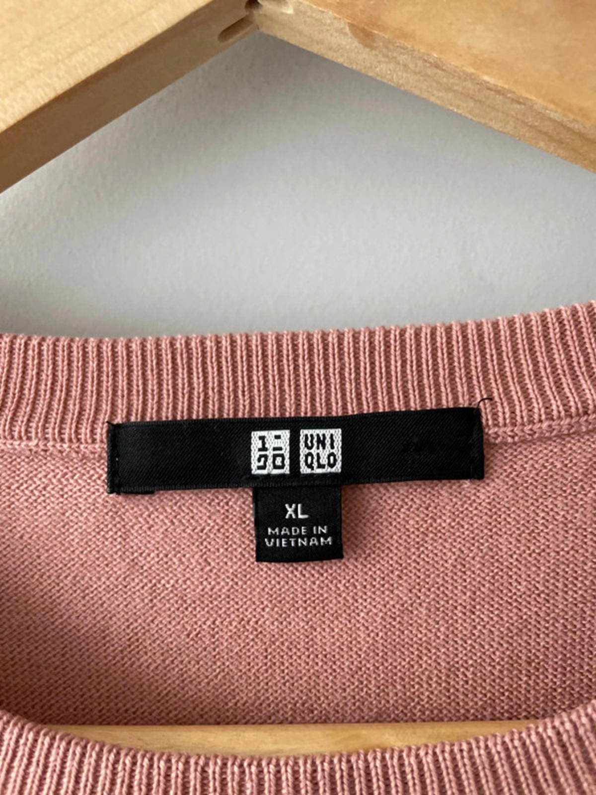 Men’s Uniqlo 100% Wool Crew Neck Long Sleeve Jumper In Pink - XLarge - 2517
