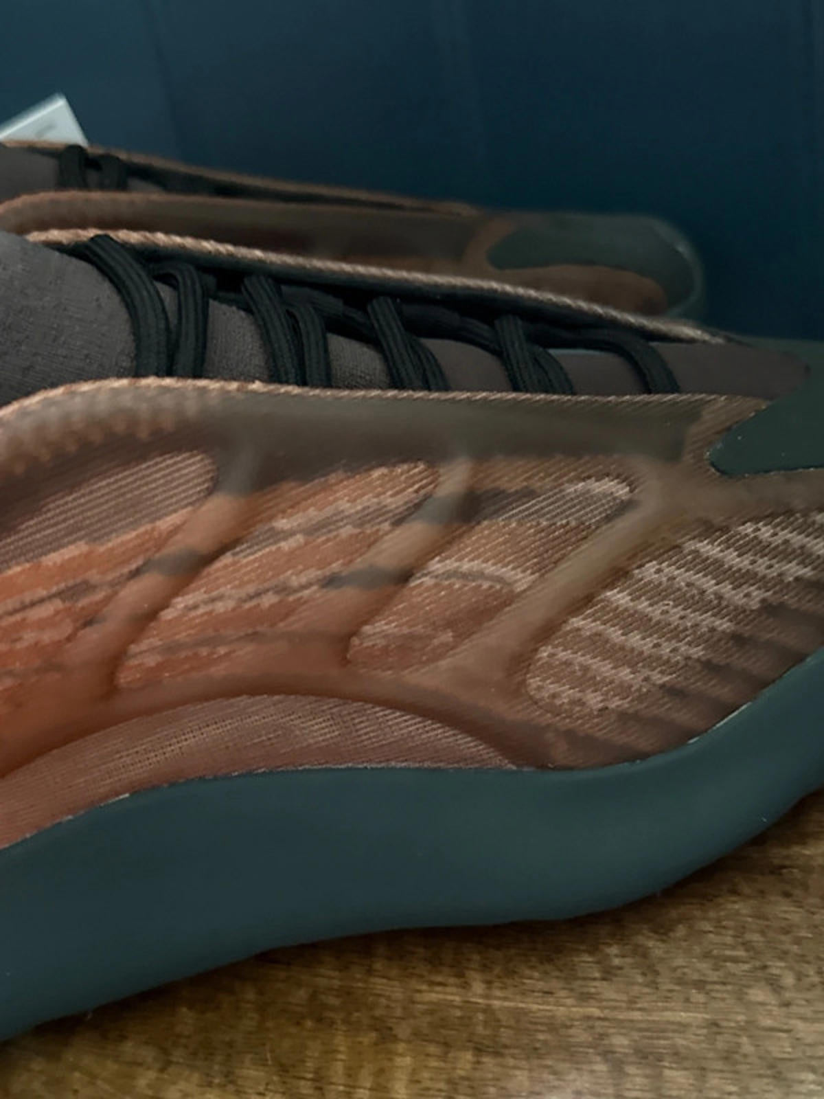 Men’s Yeezy 700 V3 Copper Fade Chunky Sole Trainers - Uk7.5 - 1295