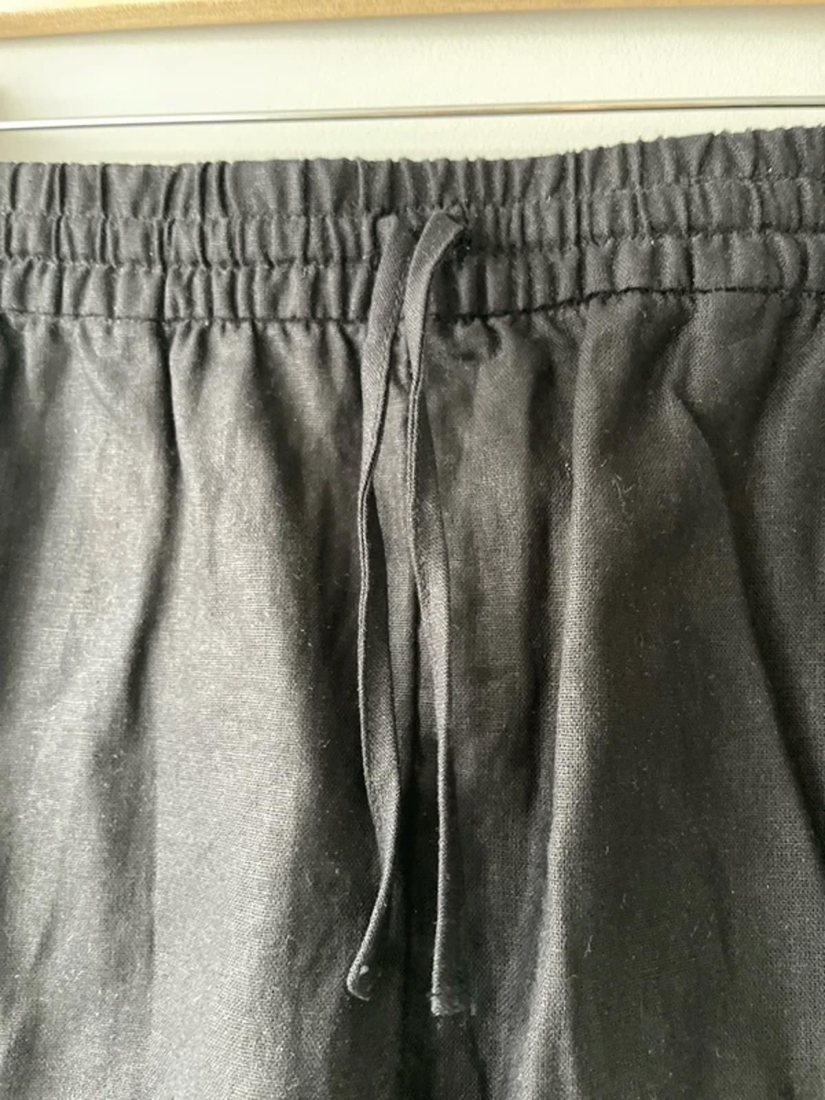 Women’s Weekday Drawstring Waist Linen Shorts in Black - Large - 3057