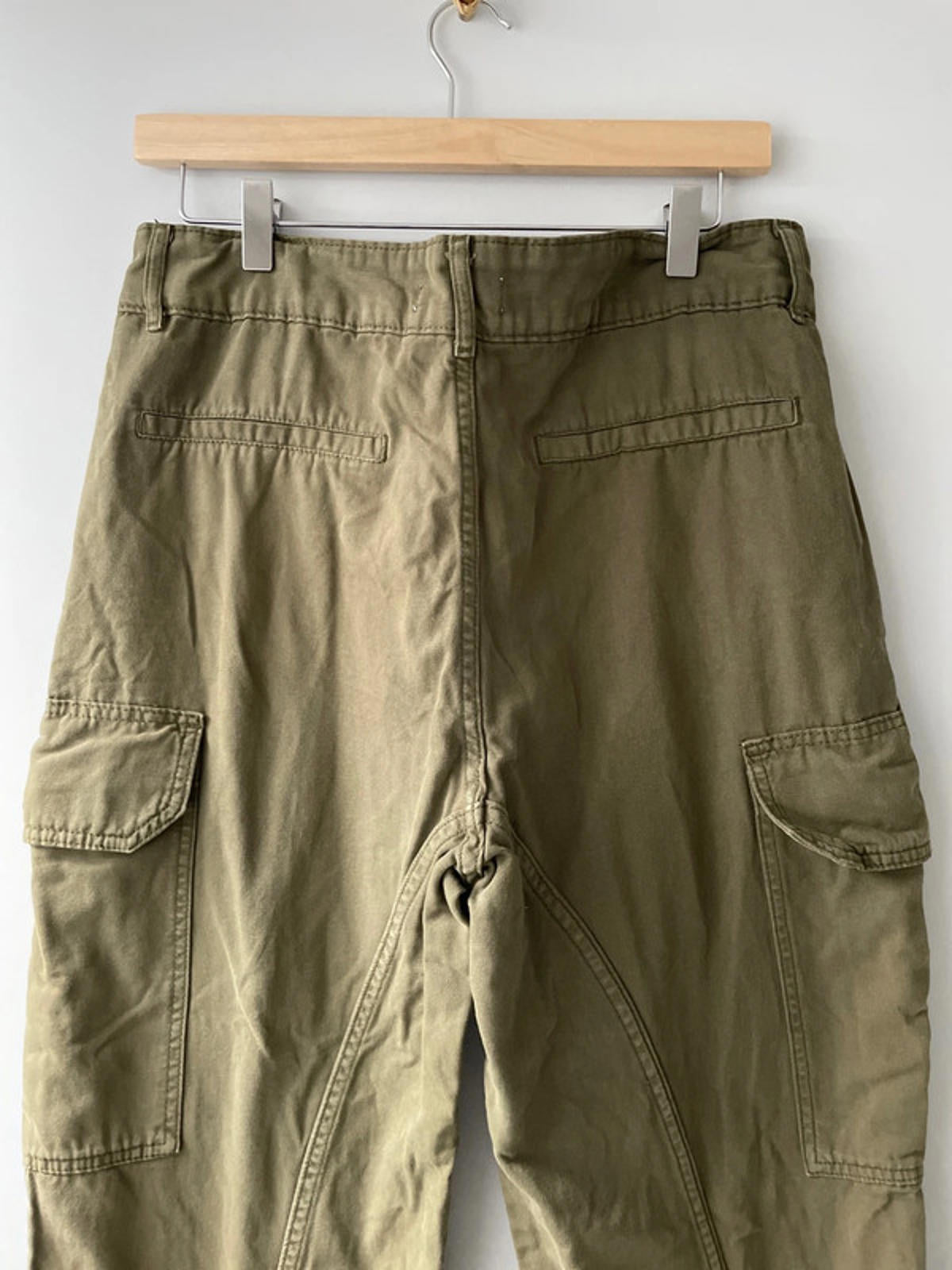 Men’s Pull and Bear Baggy Cargo Trousers in Khaki - W32/L29 - 2754