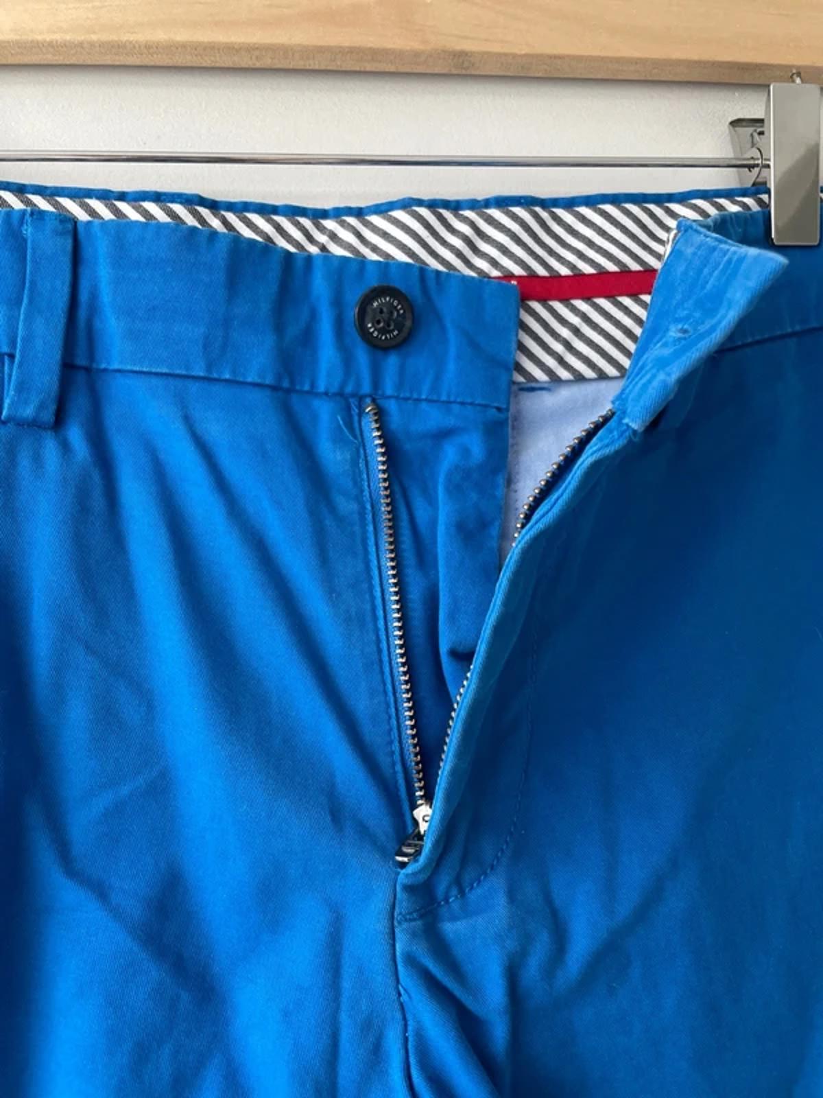 Men’s Tommy Hilfiger Classic Fit Chino Shorts In Blue  - W33/L9 - 3152