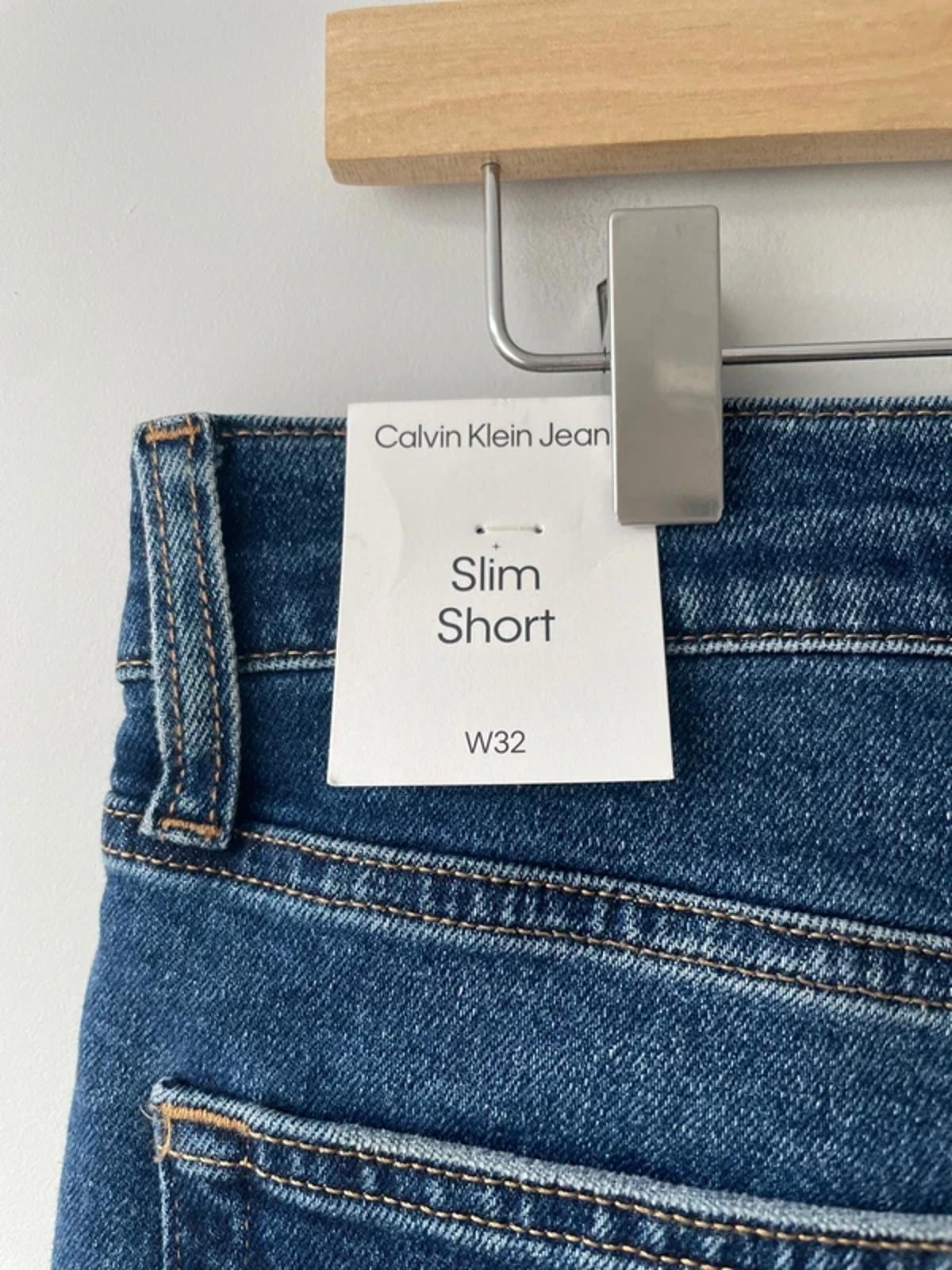 Men’s Calvin Klein Slim Fit Denim Shorts In Navy Blue - W32/L10 - 3135