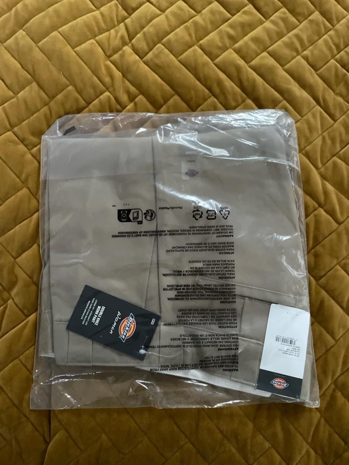 Women’s Dickies Double Knee Straight Fit Work Pant Chino in Beige - W26/L32-2955