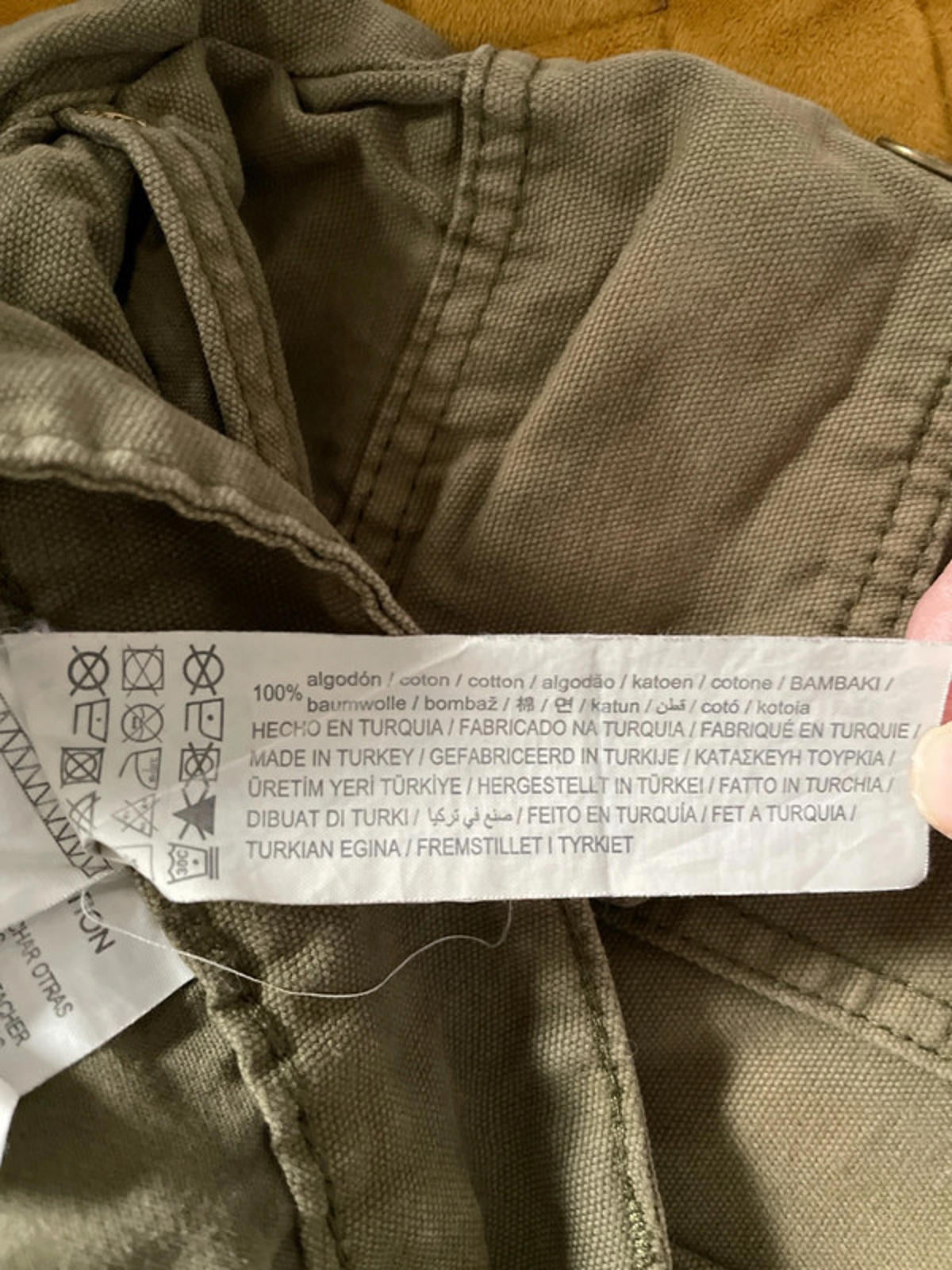 Men’s Pull and Bear Baggy Cargo Trousers in Khaki - W32/L29 - 2754