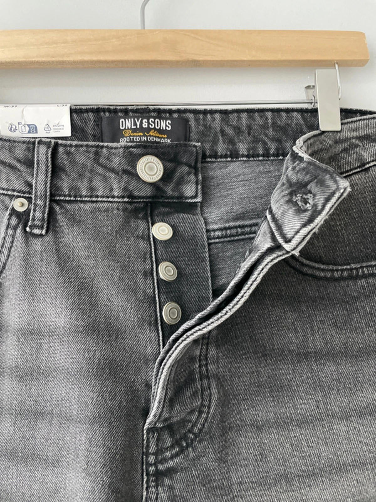 Men’s Only & Sons yoke Tapered Fit Jeans In Washed Black - W32/L32 - 2249