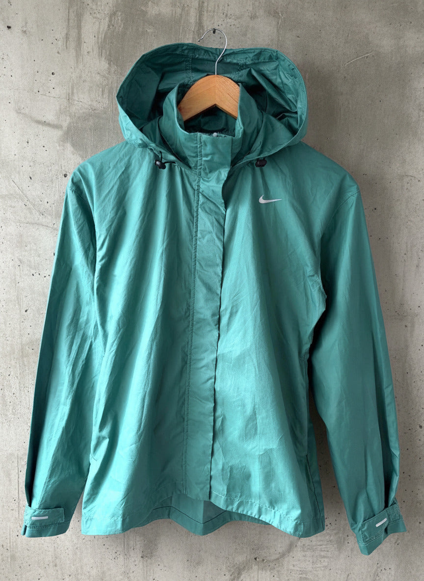 Men’s Nike Lightweight Hooded Windbreaker Jacket in Green - XSmall - 3815