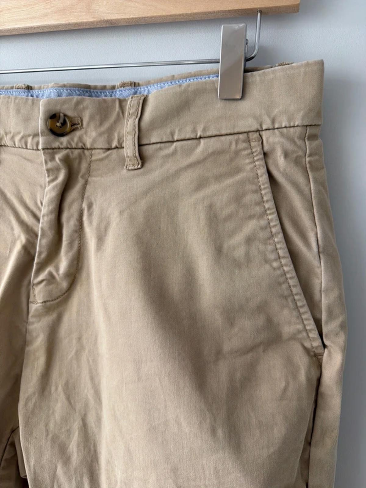 Women’s Tommy Hilfiger Classic Fit Chino Shorts In Beige - W30 - 3258