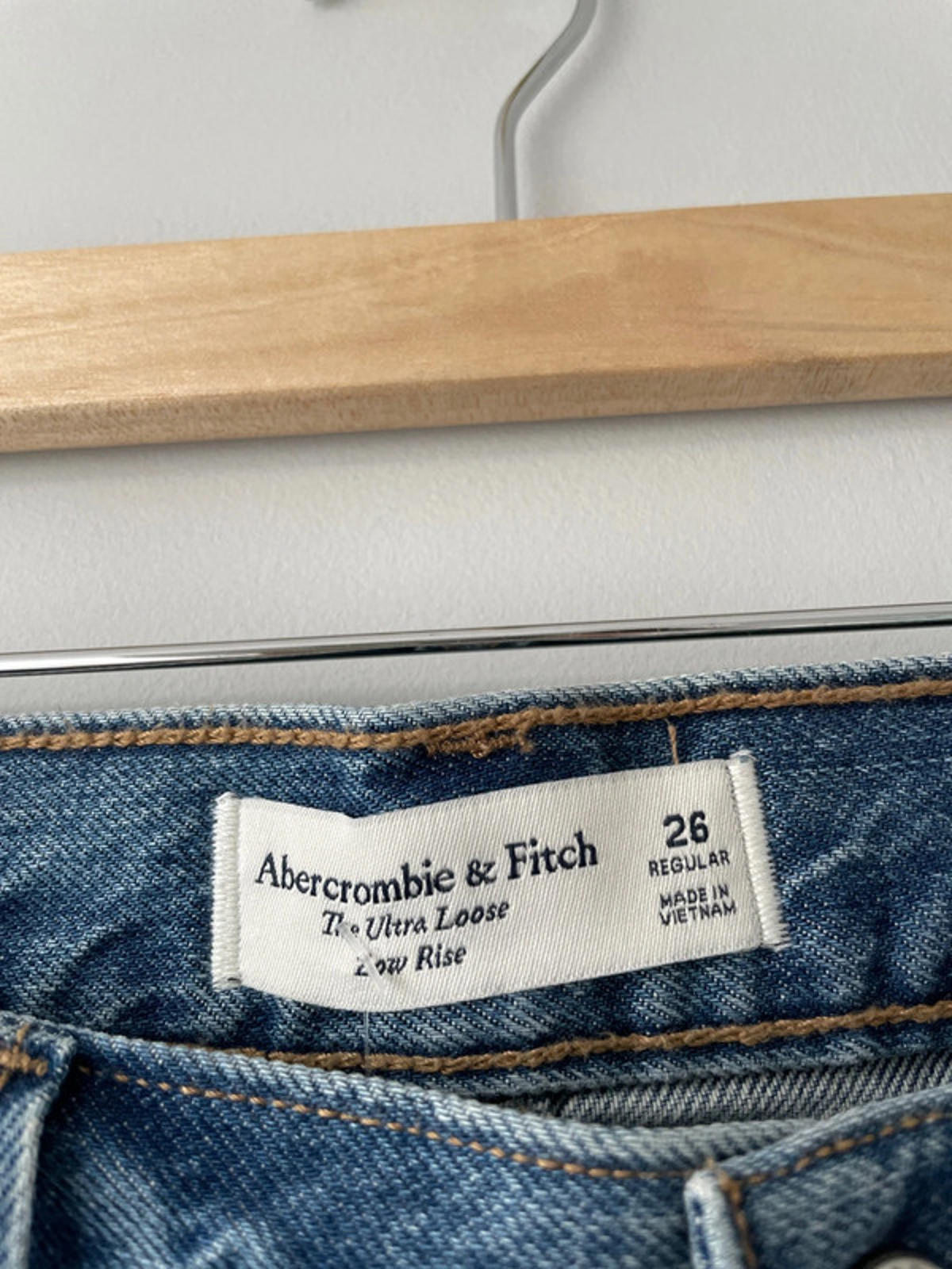 Women’s Abercrombie & Fitch Baggy Fit Cargo Jeans In Navy - W26/L30 - 2251