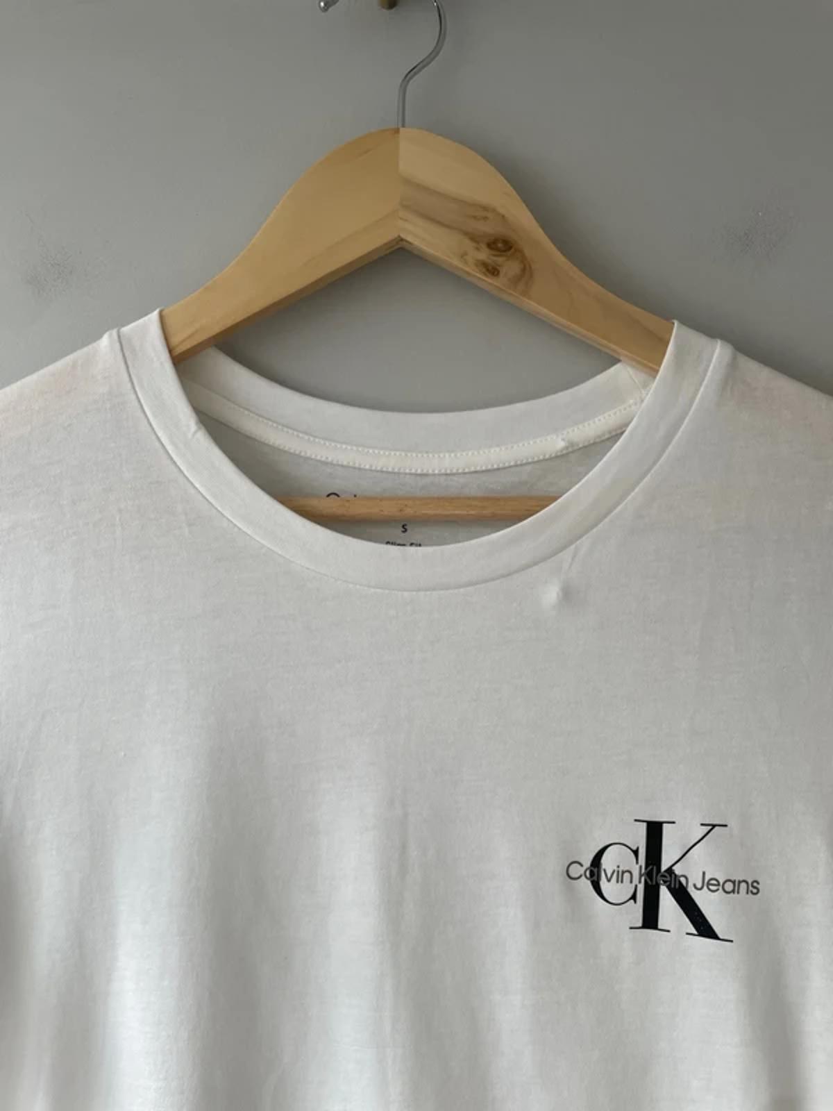 Women’s Calvin Klein Crew Neck Short Sleeve Slim Fit T-shirt in White - Small - 3040
