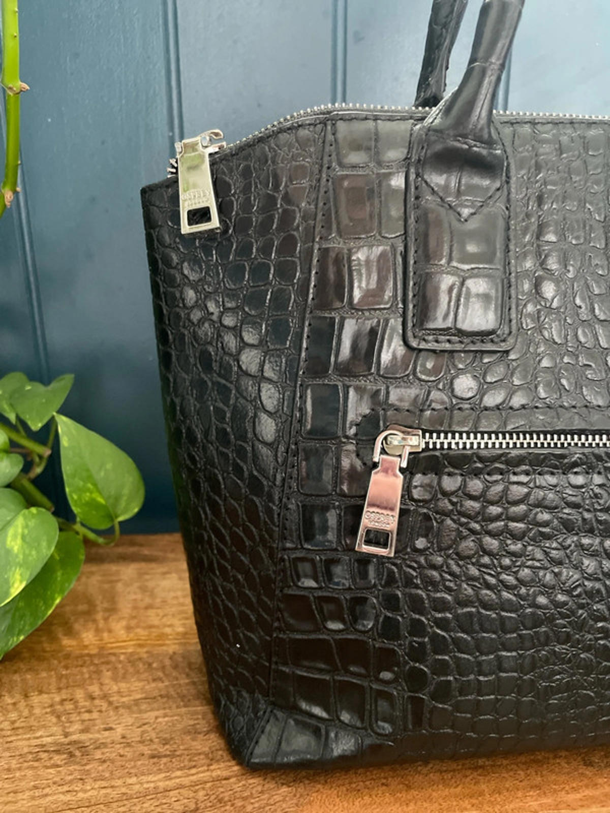 Women’s Osprey London Black Croc Embossed Leather Bag In Black - 2415