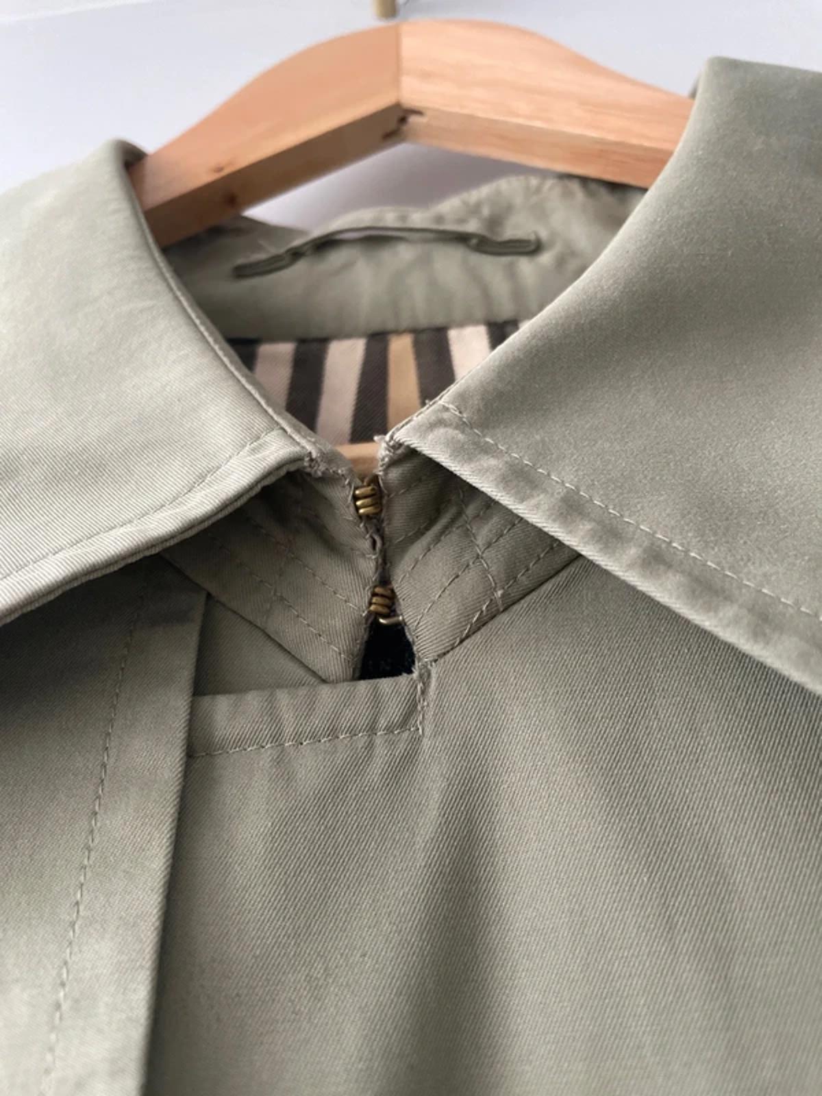 Women’s Burberry Kensington Vintage Double Breasted Trench Coat In Light Green - Uk16 - 3000