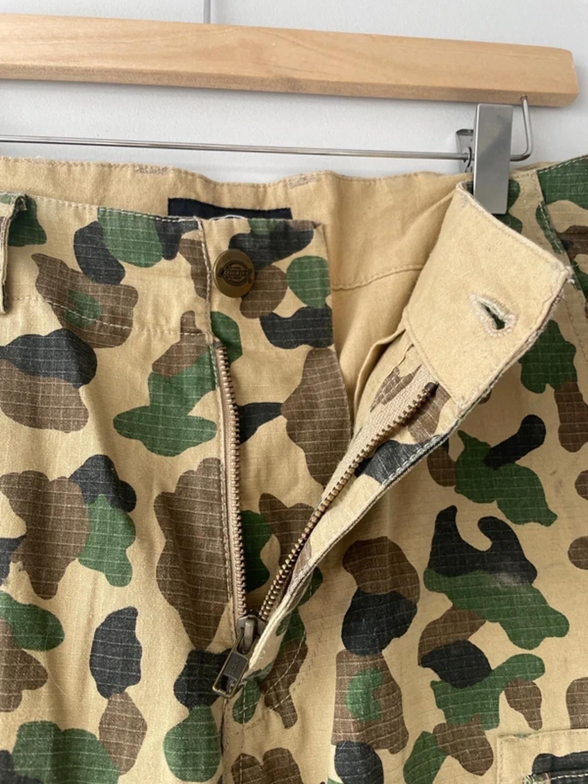 Men’s Dickies Camouflage Print Baggy Fit Cargo Shorts In Green - W30/L10 - 3122