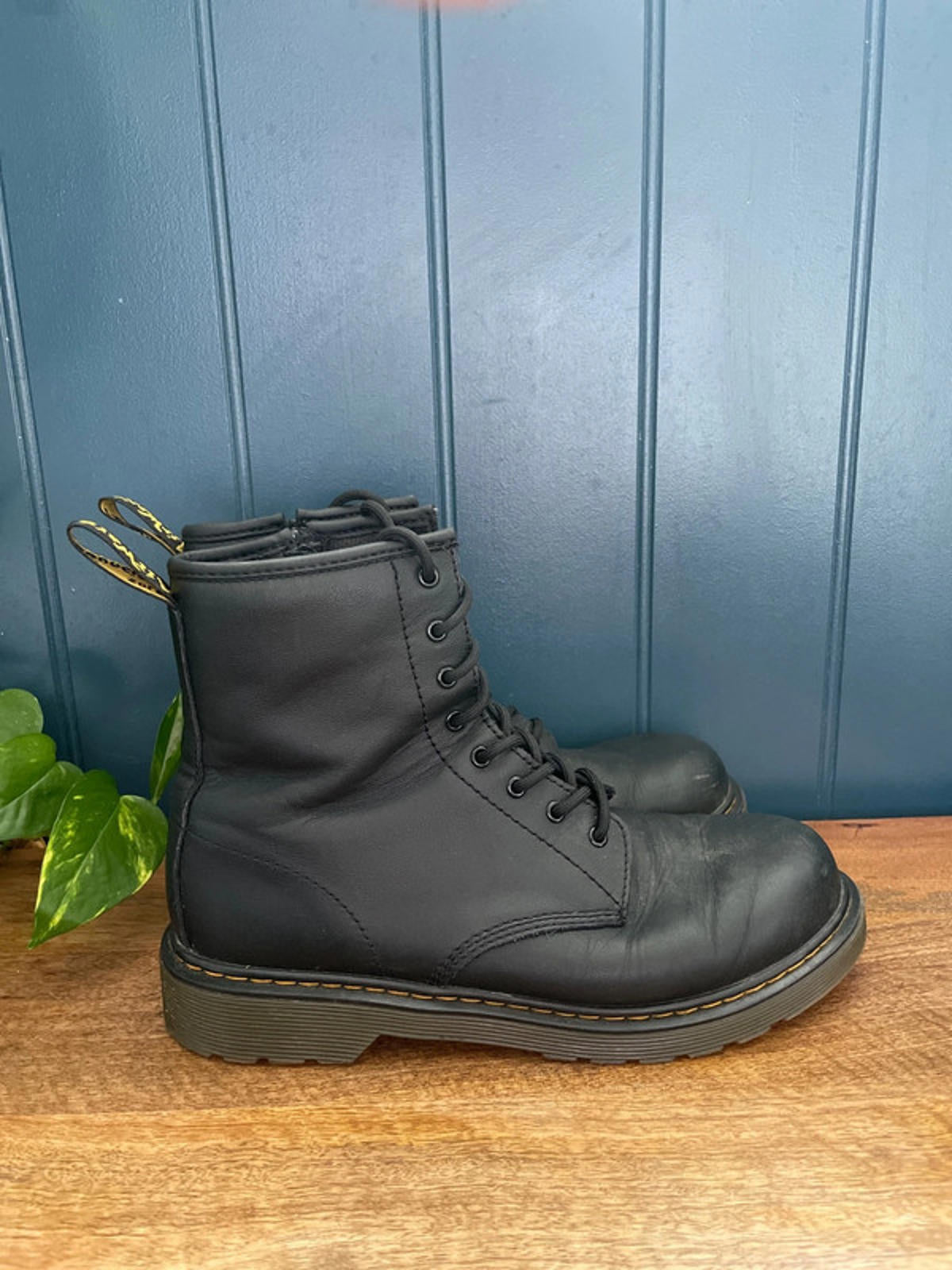 Women’s Dr Martens 1460Y Premium Leather Lace Up Boots In Black - UK5- 2170