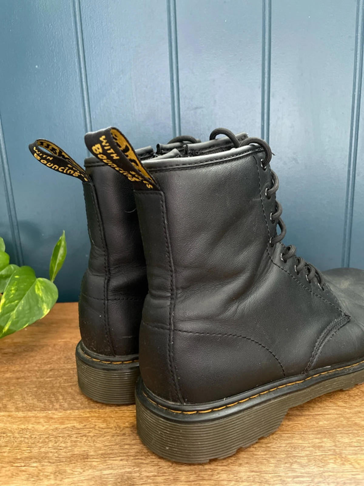 Women’s Dr Martens 1460Y Premium Leather Lace Up Boots In Black - UK5- 2170