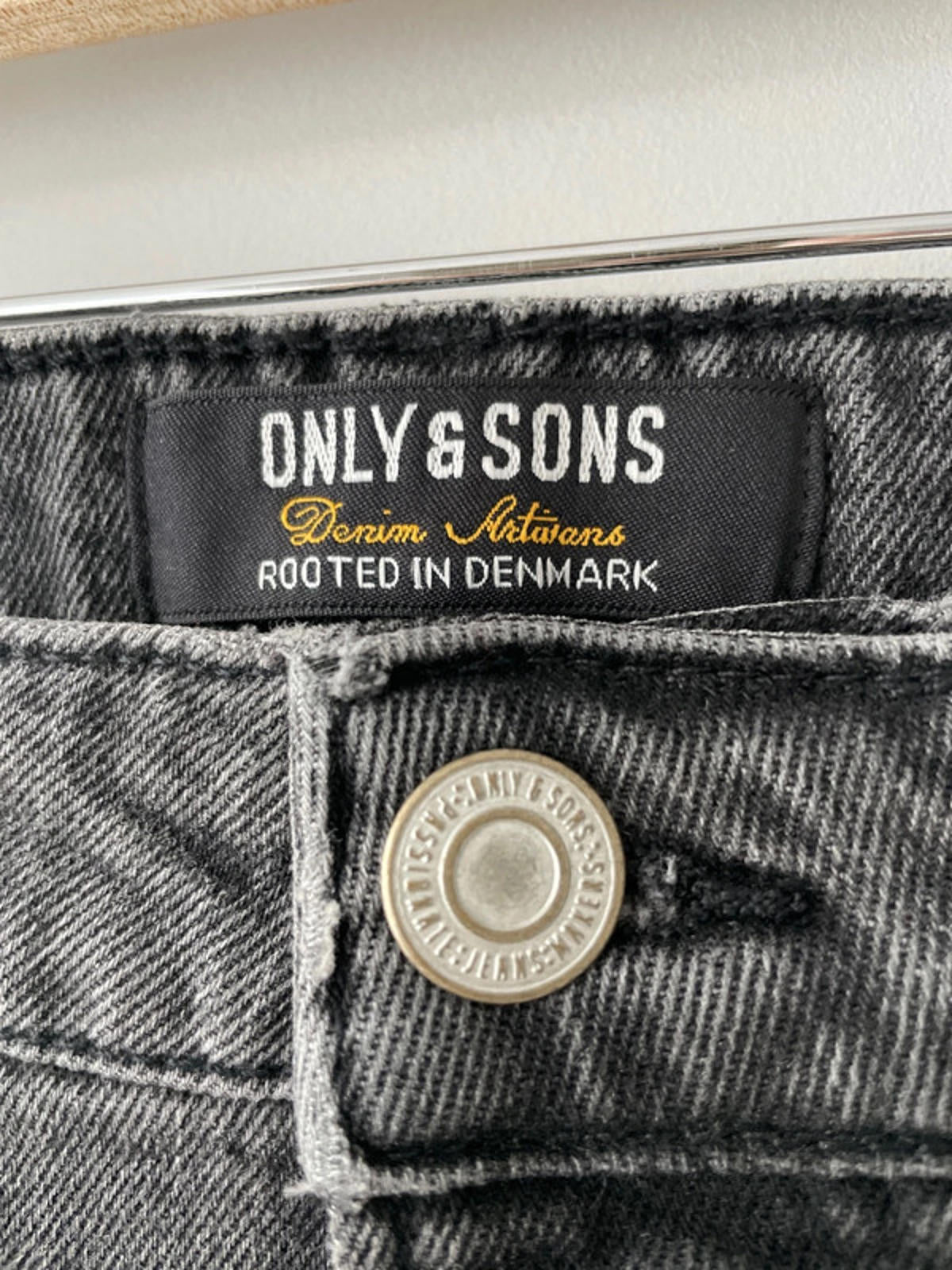 Men’s Only & Sons yoke Tapered Fit Jeans In Washed Black - W32/L32 - 2249