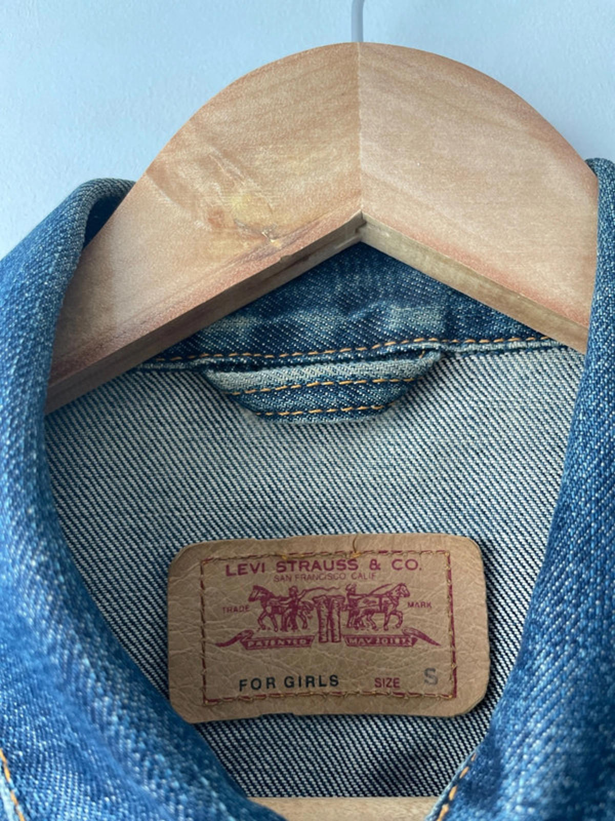 Women’s Levi’s Premium Denim Trucker jacket With Wash Effect - UK4 - 2143