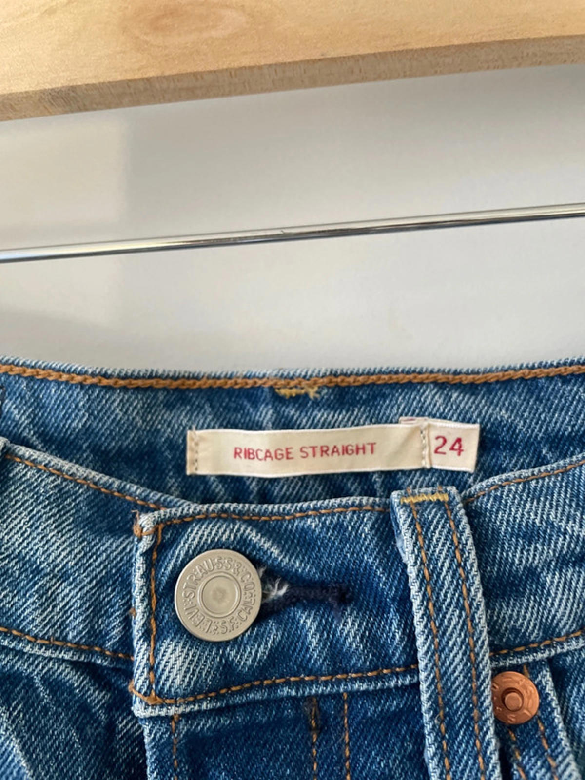 Women’s Levi’s High Waisted Ribcage Straight Fit Jeans In Navy - W24/L34 - 2561