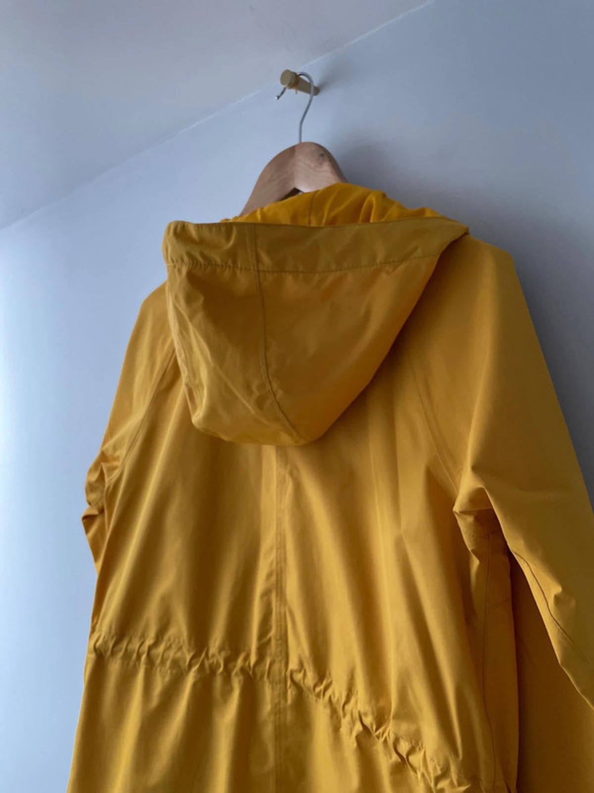 Women’s Barbour Premium Waterproof & Breathable Raincoat in Yellow - UK10 - 2086