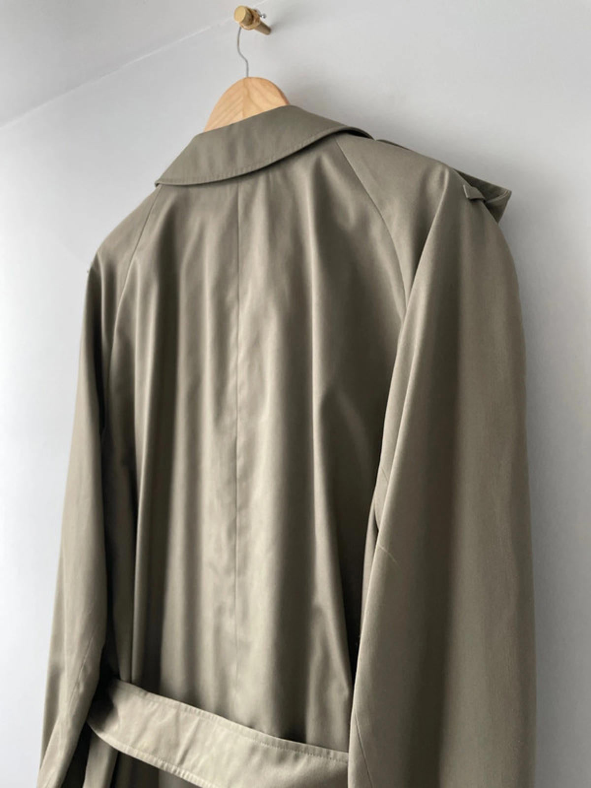 Men’s Aquascutum Trench Coat With Checked Lining In Khaki - Large - 2451