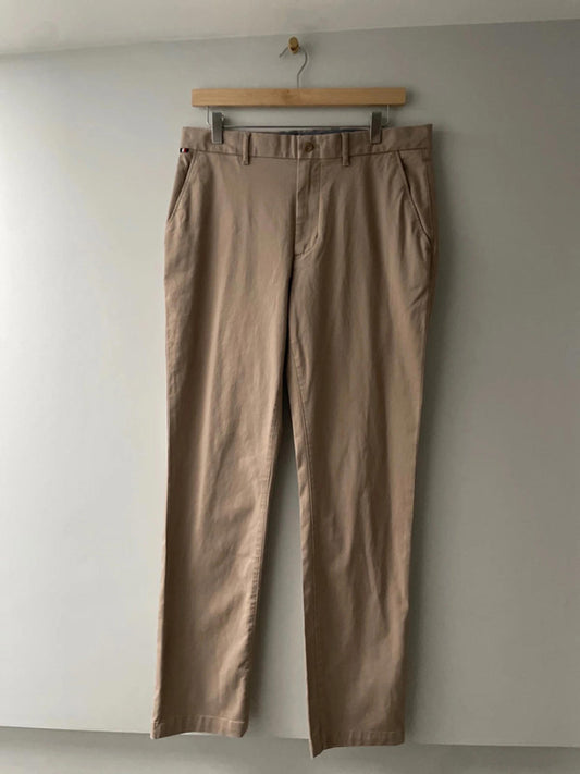 Men’s Tommy Hilfiger Denton Straight Leg Chino Trousers In Beige - W32/L32 -2874