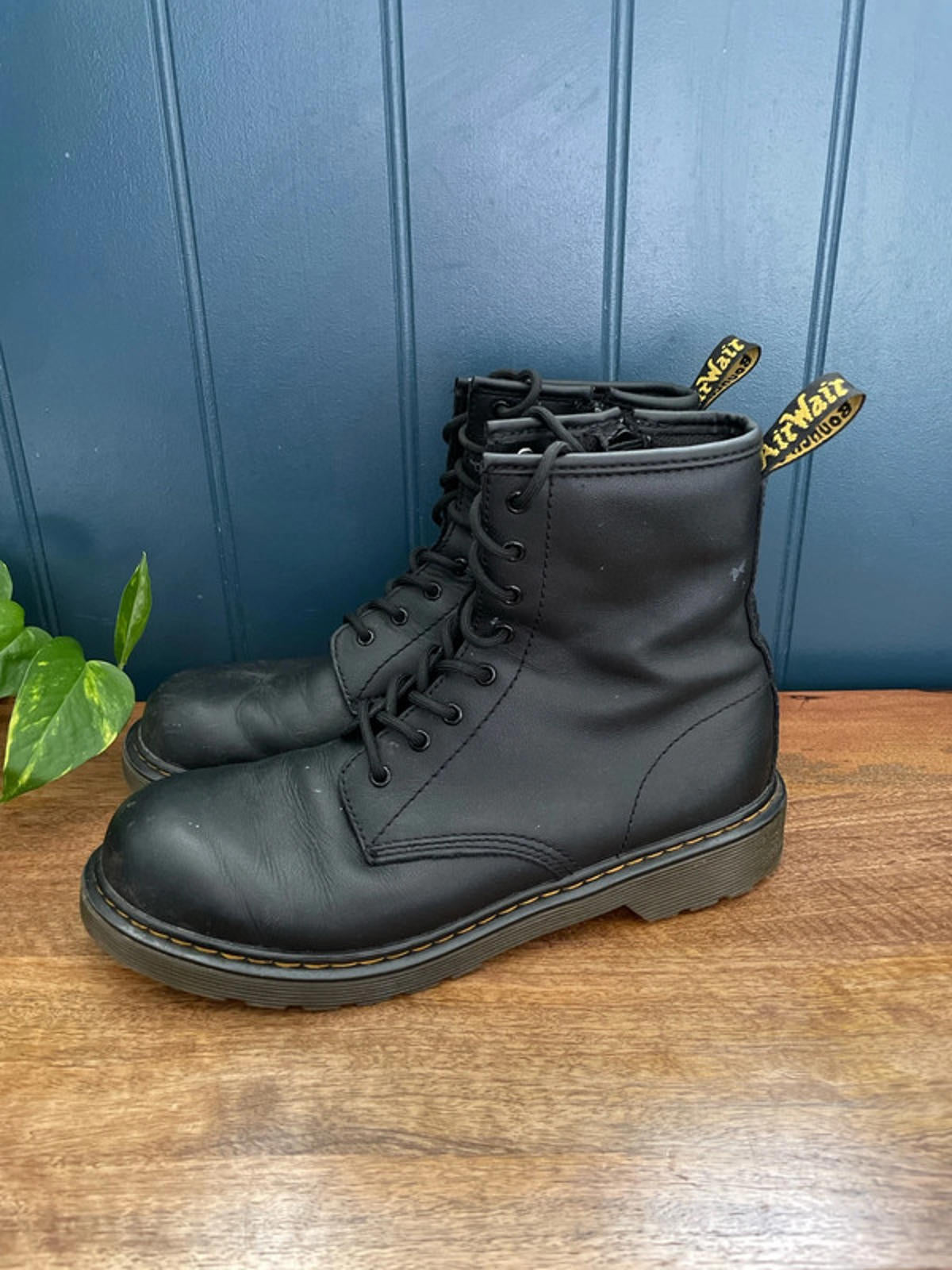 Women’s Dr Martens 1460Y Premium Leather Lace Up Boots In Black - UK5- 2170