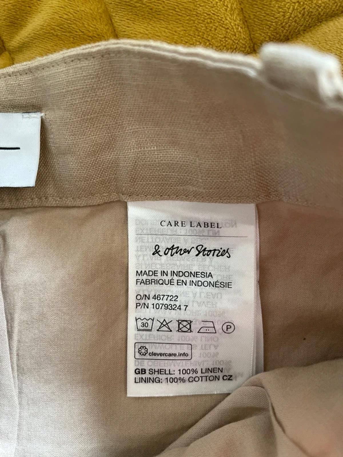 Women’s & Other Stories 100% Linen Shorts in Beige - UK 4 - 3082