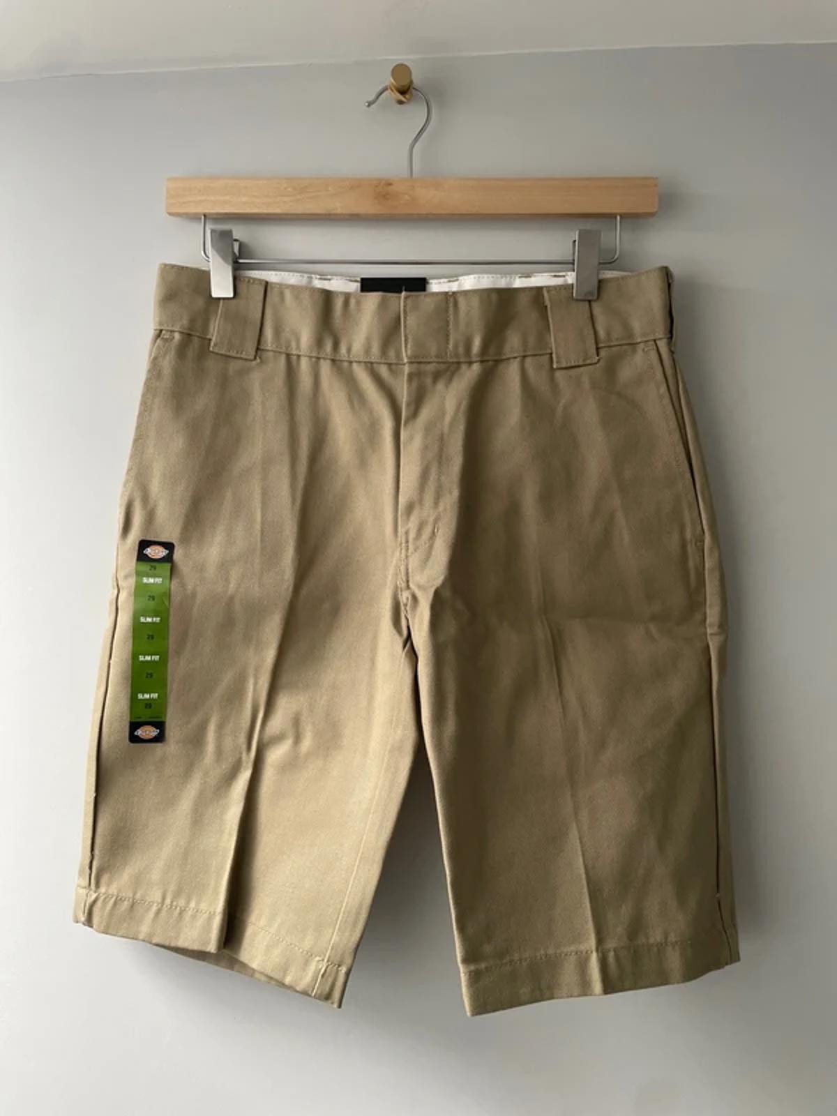 Women’s Dickies Slim Fit High Waist Shorts in Beige - W29/L11 - 2886
