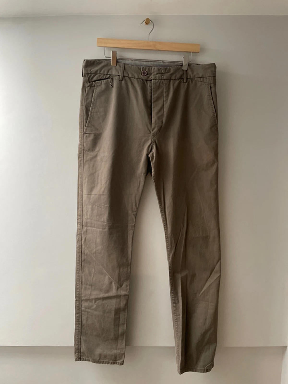 Men’s Diesel Stright Fit Classic Chino Trousers In Beige - W33/L34 - 2789