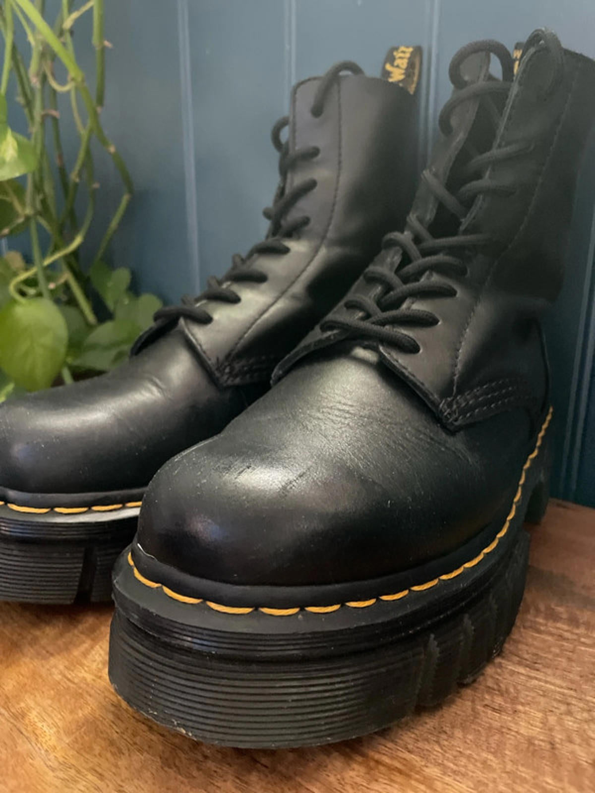 Women’s Dr Martens Audrick 8 Eyelet Mid Calf Lace Up Boots In Black - UK5 - 2161