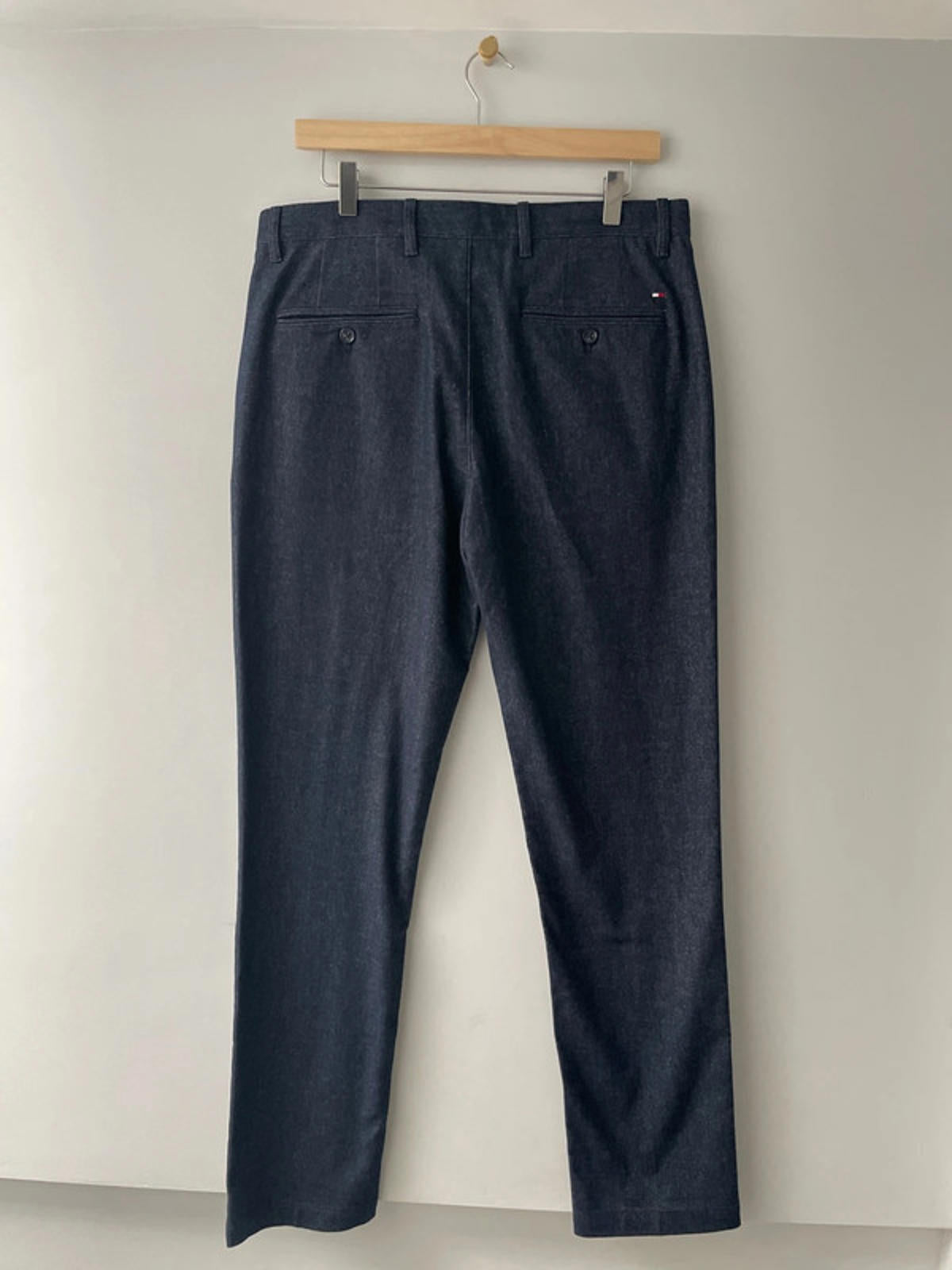 Men’s Tommy Hilfiger Denton Straight Fit Chino Trousers In Navy - W32/L32 - 2492