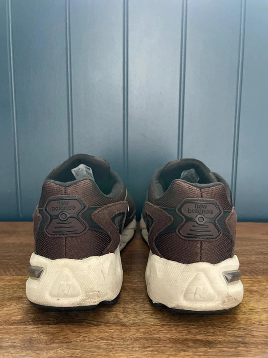 Men’s New Balance 725 Trainers With Chunky Sole - UK 9 - 0991