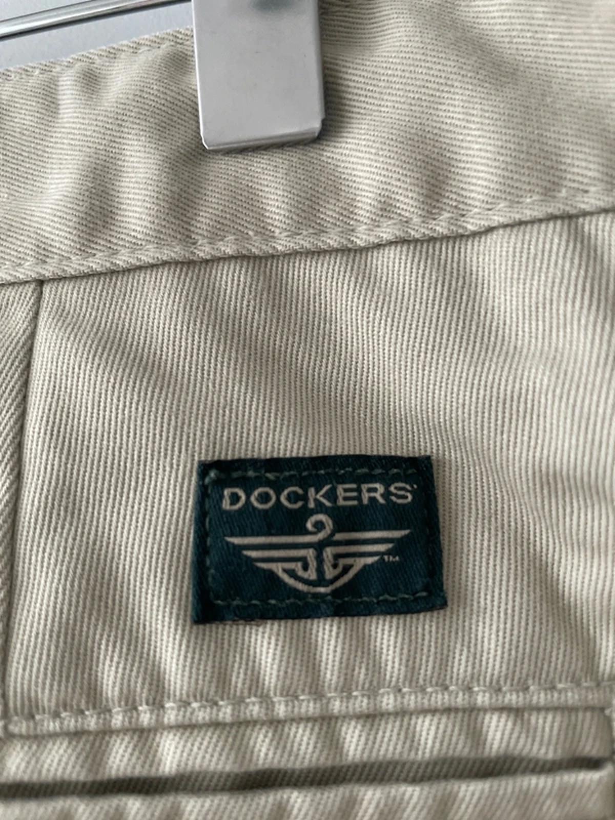 Men’s Dockers Classic Chino Trousers In Beige - W33/L32 - 2965