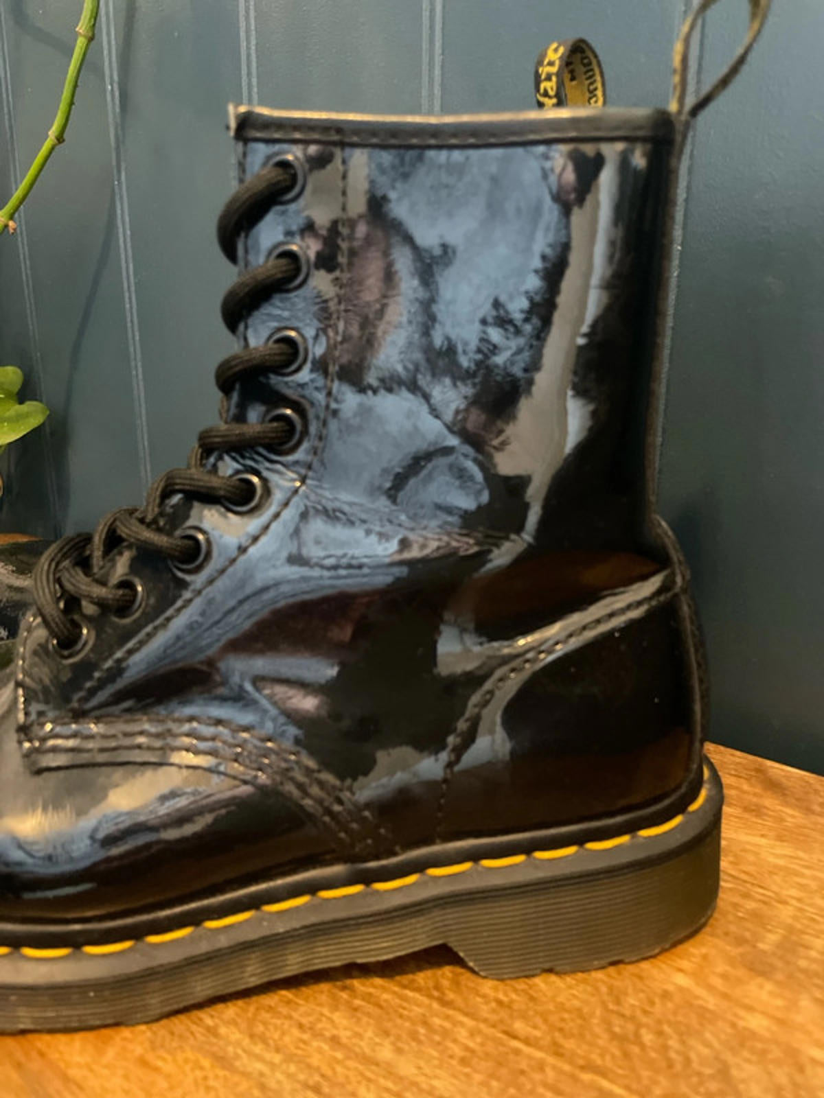 Women’s Dr Martens 1460 Lace Up Boots In Black Patent Leather - UK6 - 2705