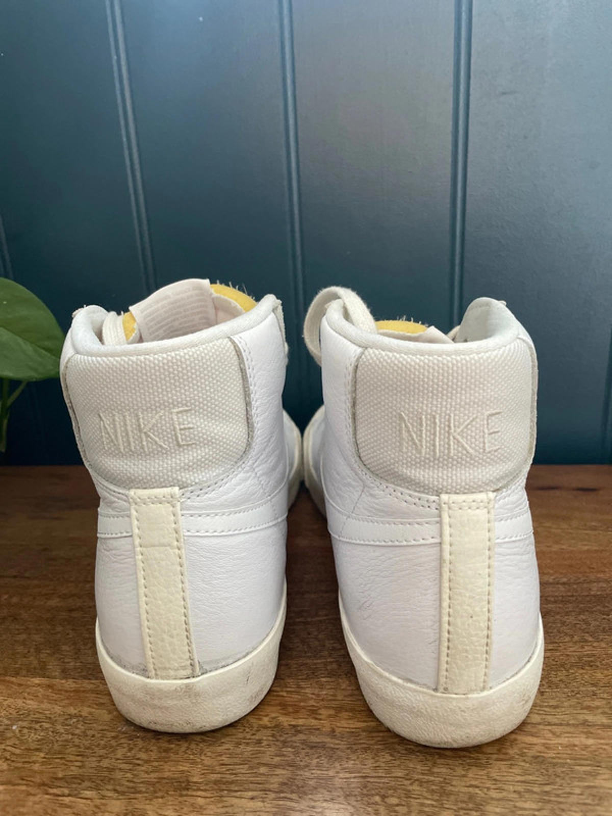 Women’s Nike Blazer Mid 77 Premium Leather Trainers - UK 5 - 1788