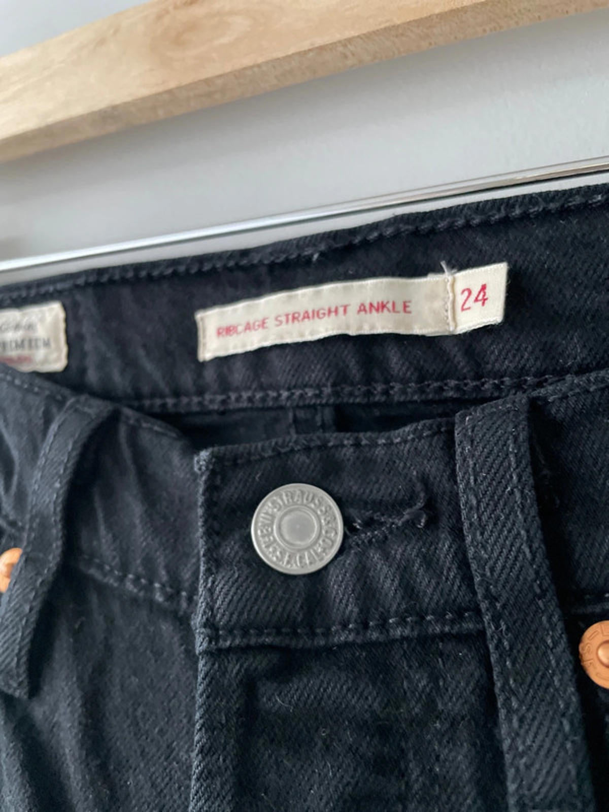 Women’s Levi’s High Waisted Ribcage Straight Fit Jeans In Black - W24/L27 - 2806
