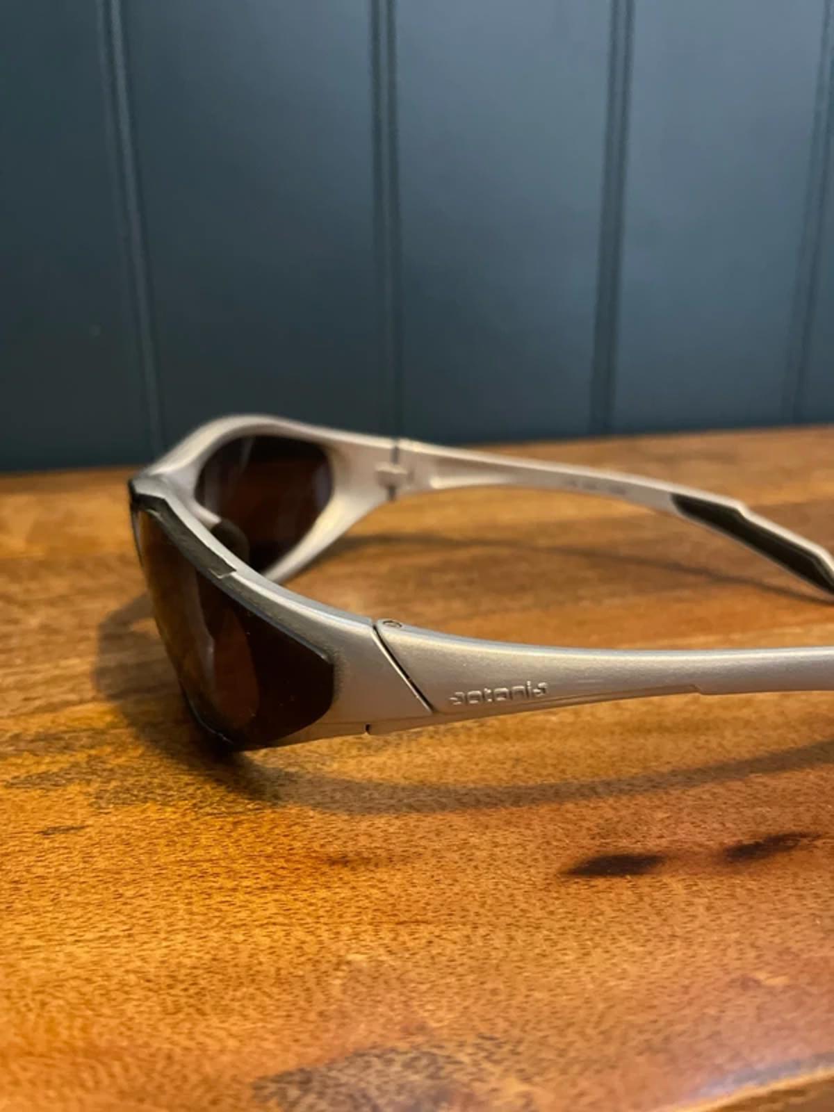 Unisex Aptonia MH 900 Wrap Design Sunglasses In Silver/Black - 2898