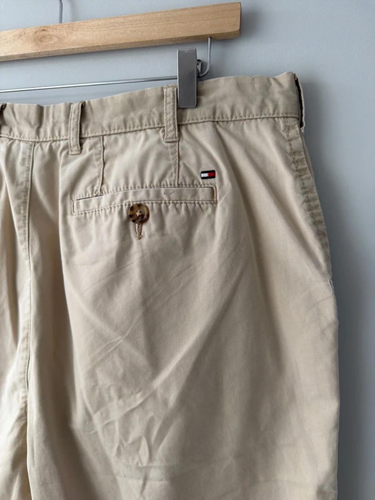 Men’s Tommy Hilfiger Classic Fit Chino Shorts In Beige - W38 - 3254