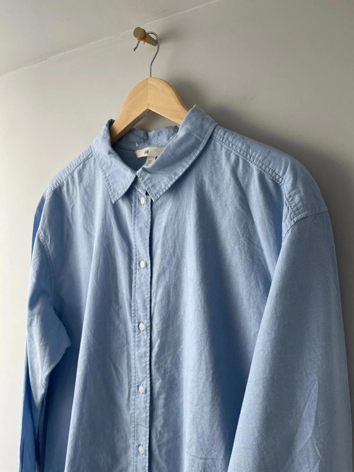 Men’s H&M Oversized Fit Long Sleeve Chambray Shirt In Blue - Medium - 2233