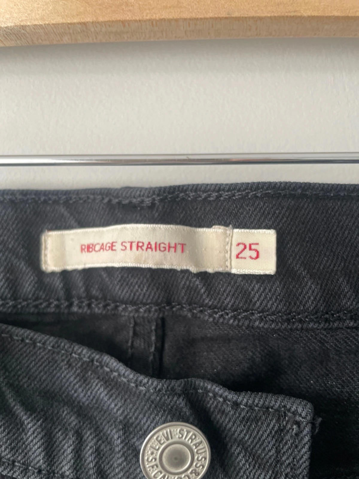 Women’s Levi’s High Waisted Ribcage Straight Fit Jeans In Black - W25/L27 - 2206