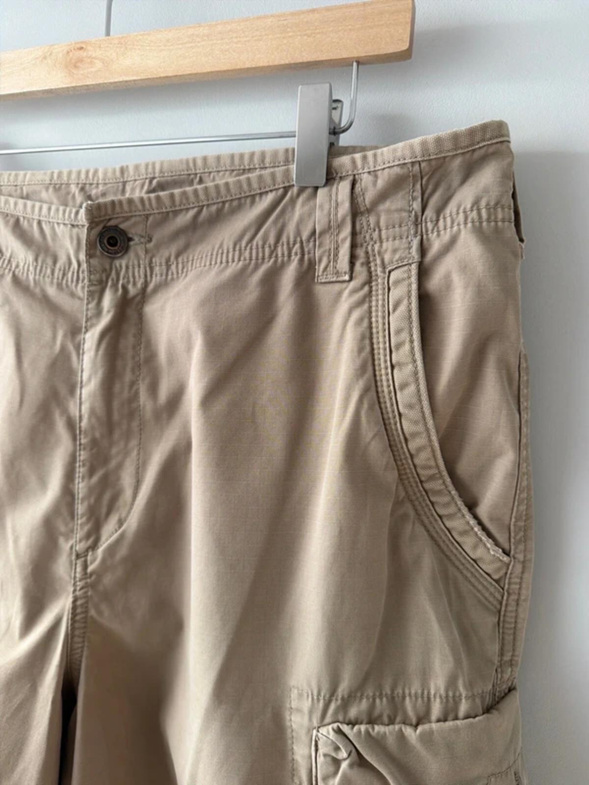 Men’s cargo combat baggy fit shorts in beige - W36 - 3404