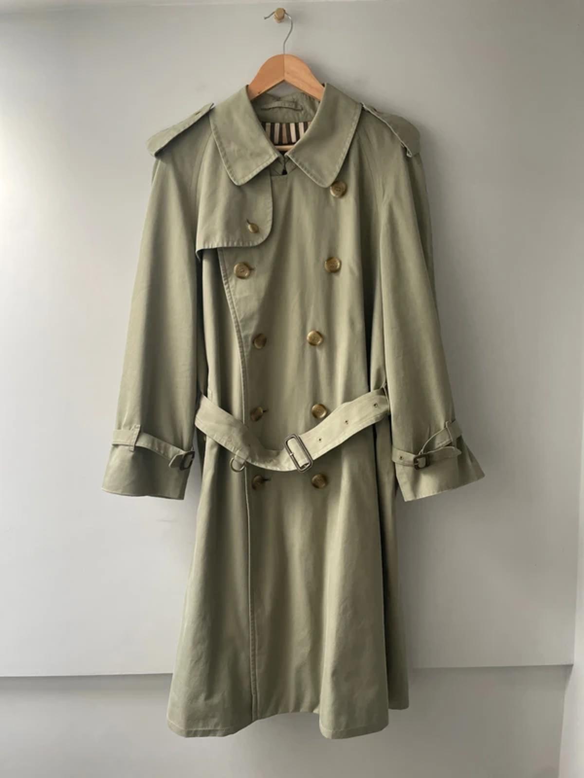 Women’s Burberry Kensington Vintage Double Breasted Trench Coat in Light Green - Uk16 - 3000