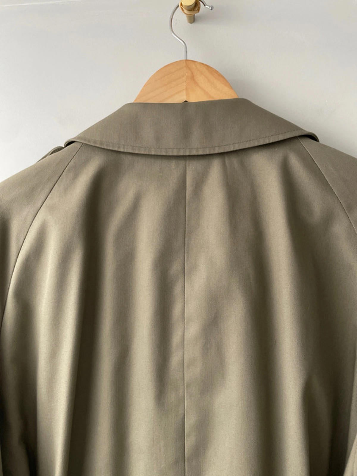 Men’s Aquascutum Trench Coat With Checked Lining In Khaki - Large - 2451