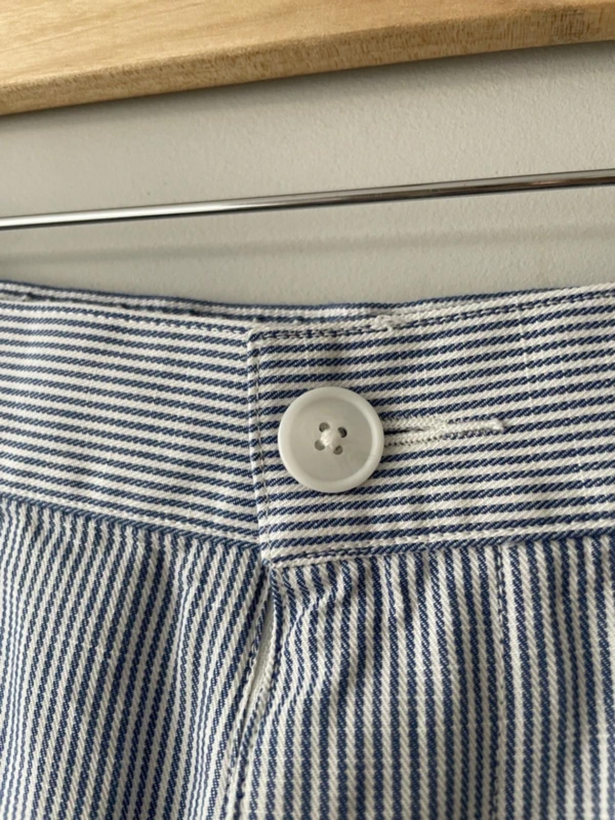 Men’s Uniqlo Linen Stripped Shorts in Light Blue and White - W30-33/L9 - 3167