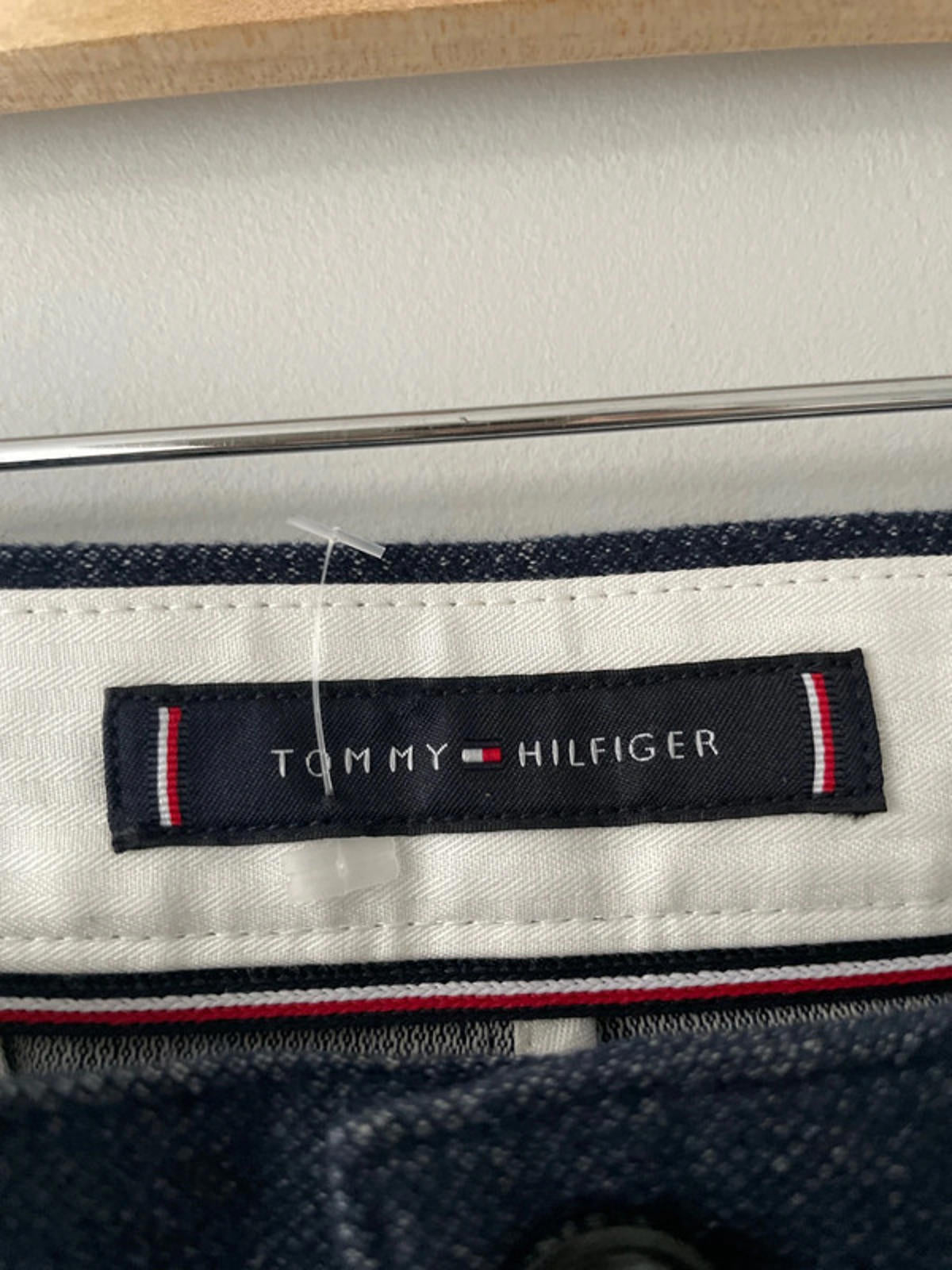 Men’s Tommy Hilfiger Denton Straight Fit Chino Trousers In Navy - W32/L32 - 2492