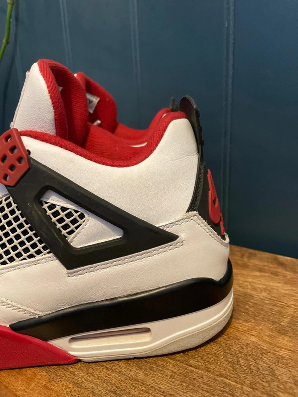 Men’s Nike Air Jordan 4 Retro "Fire Red 2020" Trainers - UK 8 - 2770