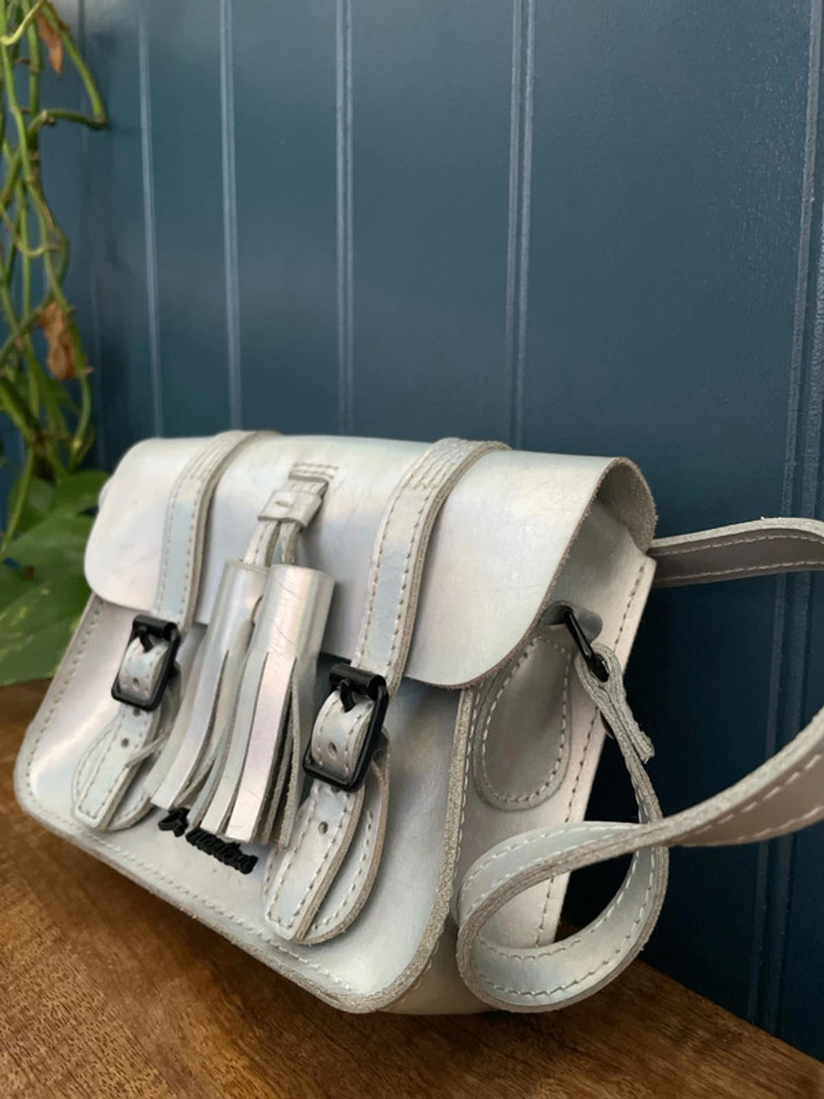 Women's Dr Martens 7'' Iced Metallic Leather Satchel In Silver - 2422