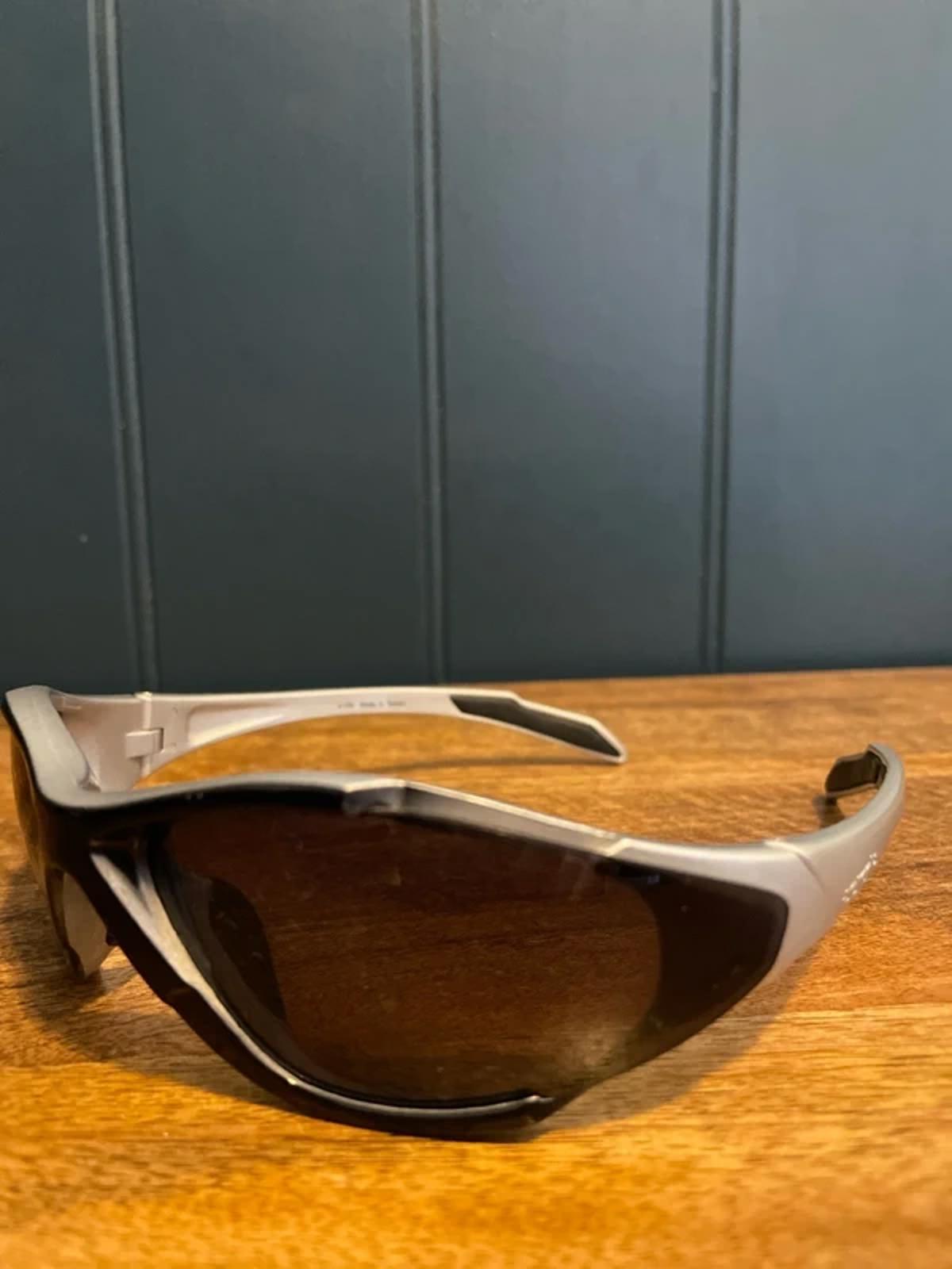 Unisex Aptonia MH 900 Wrap Design Sunglasses In Silver/Black - 2898