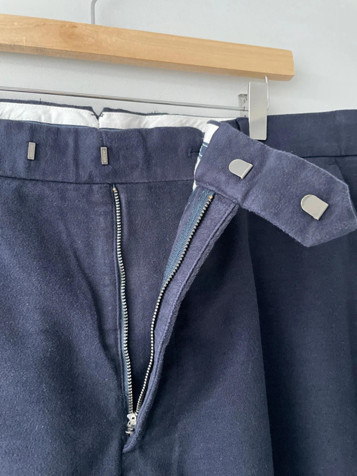 Men’s Jaeger Tapered Fit Trouser In Navy Blue - W42/L31 - 2550