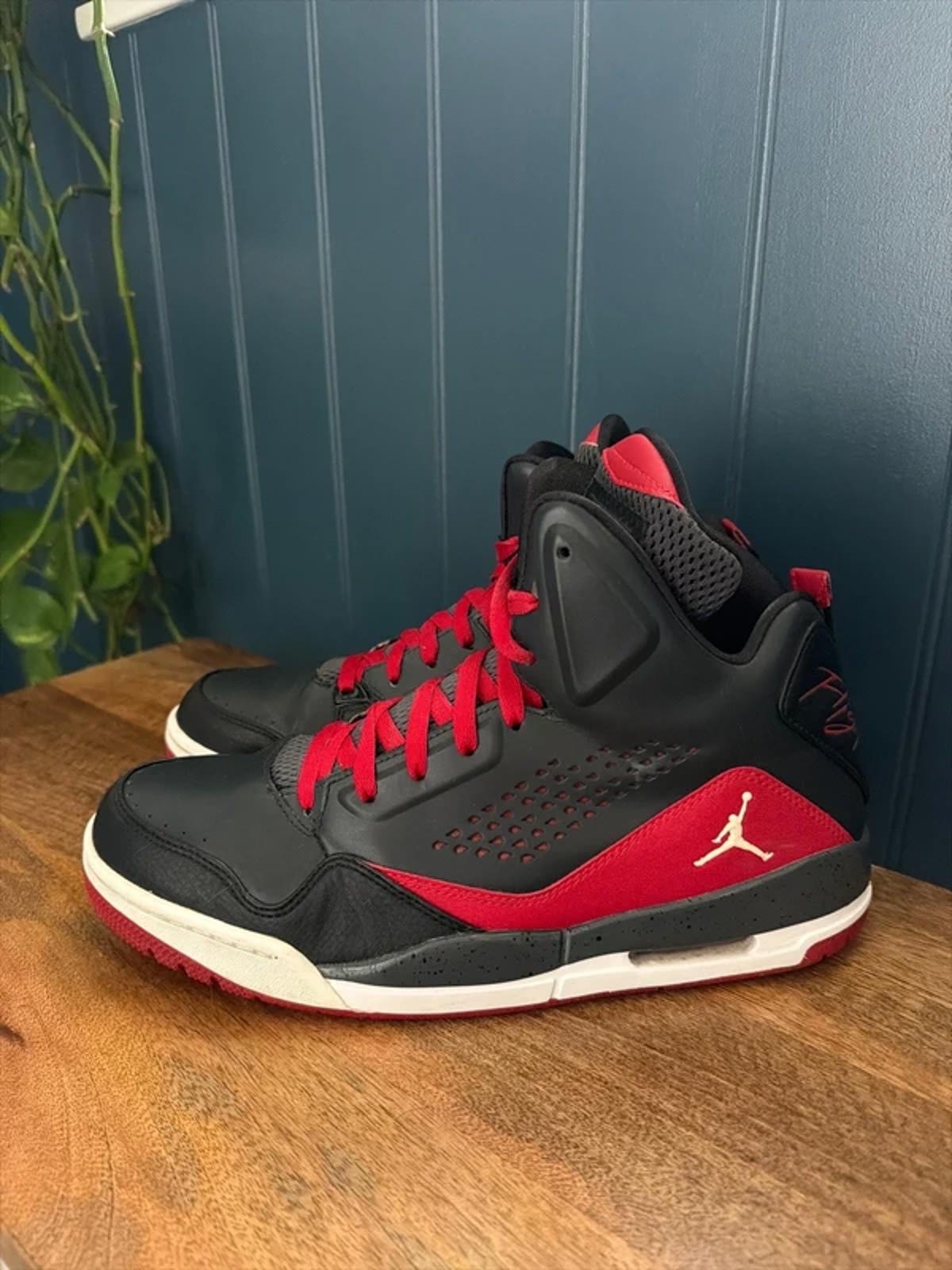 Men’s Nike Air Jordan SC-3 Basketball Trainers In Black/Red - Uk9 - 3293