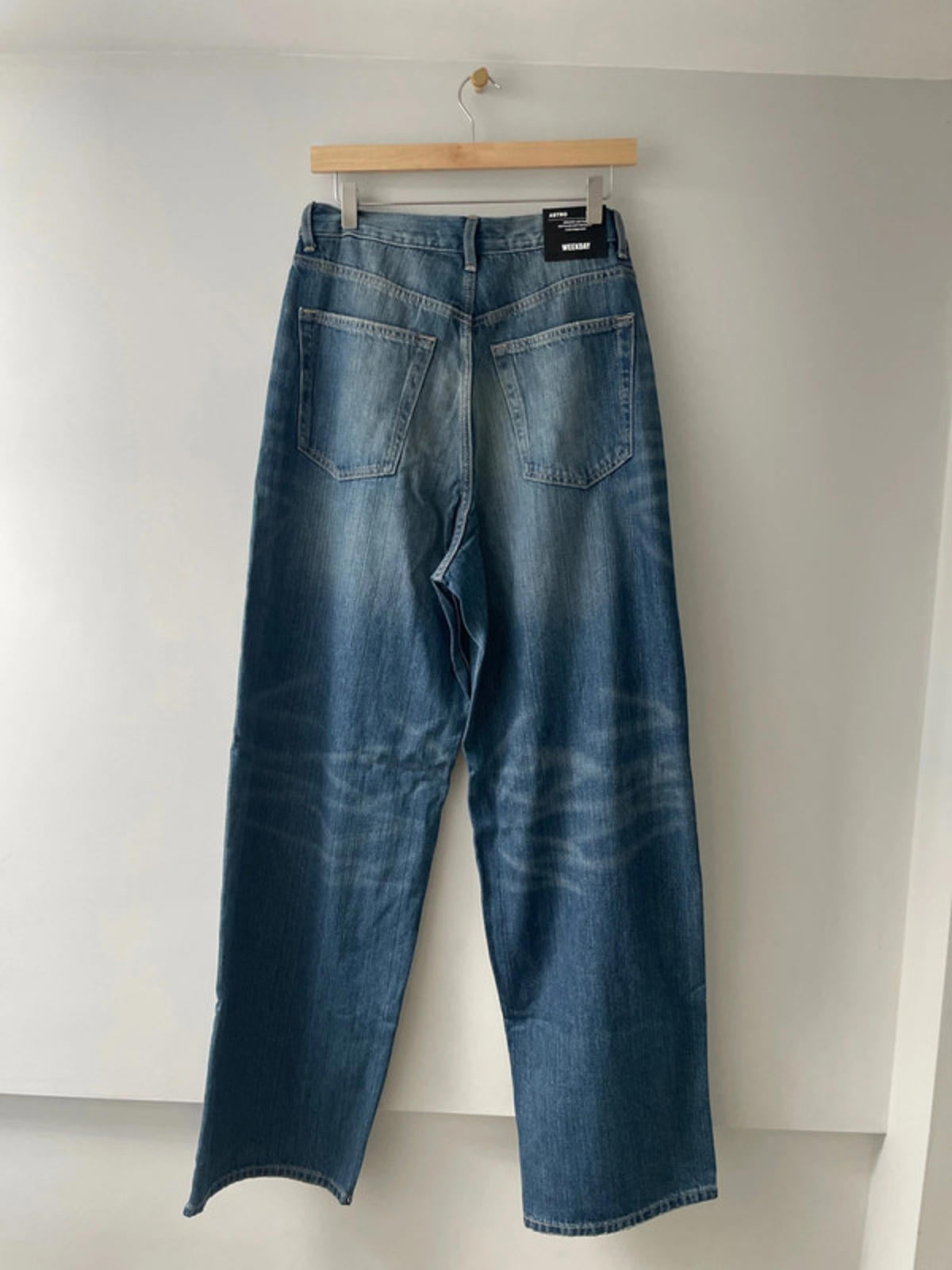 Women’s Weekday Astro Loose Baggy Fit Jeans In Blue - W26/L34 - 2436